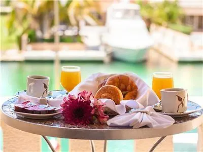 פורטו אוונטורס Chez Waffle Hotel 4*, פורטו אוונטורס מקסיקו