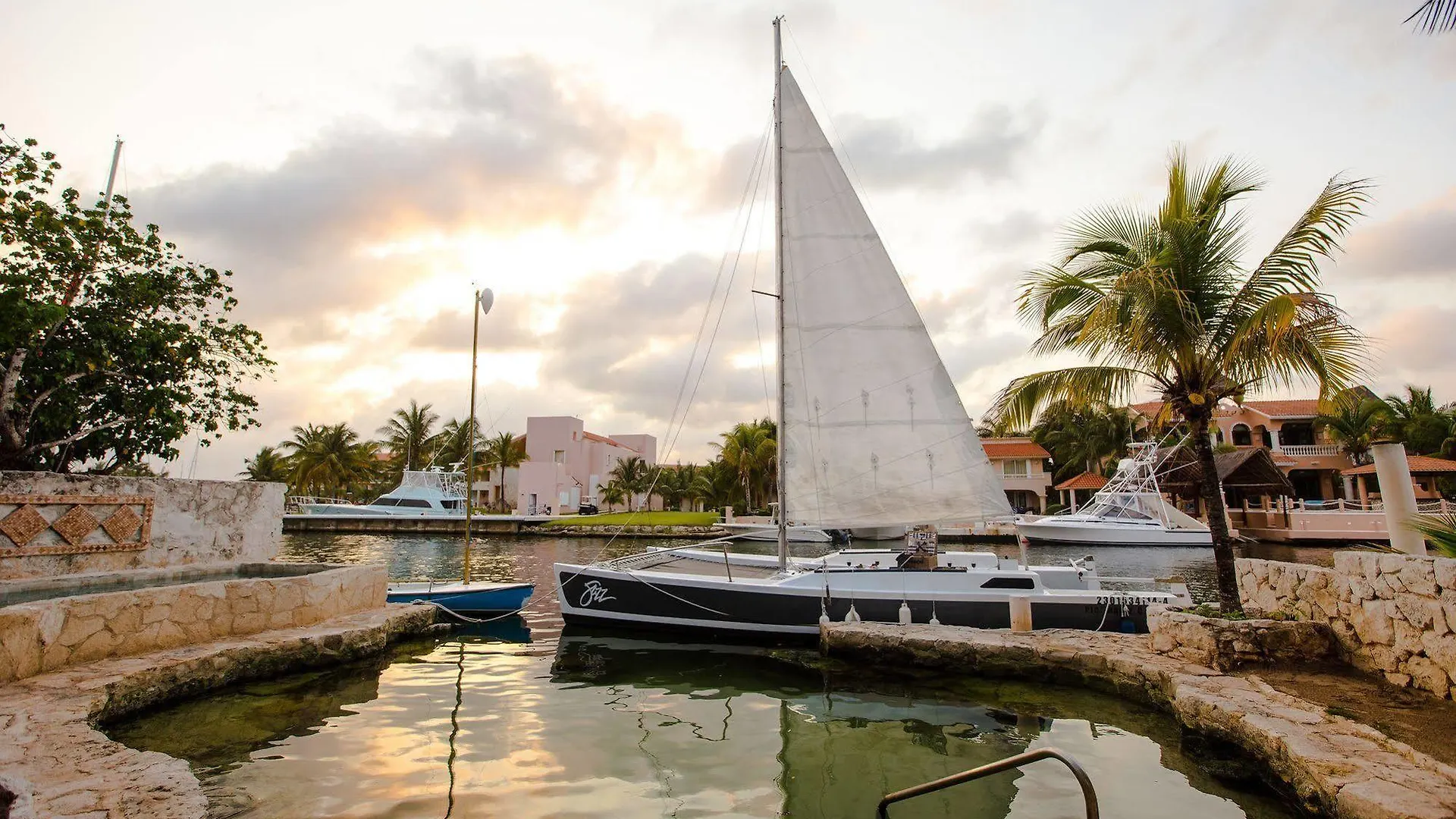 Chez Waffle Hotel Puerto Aventuras