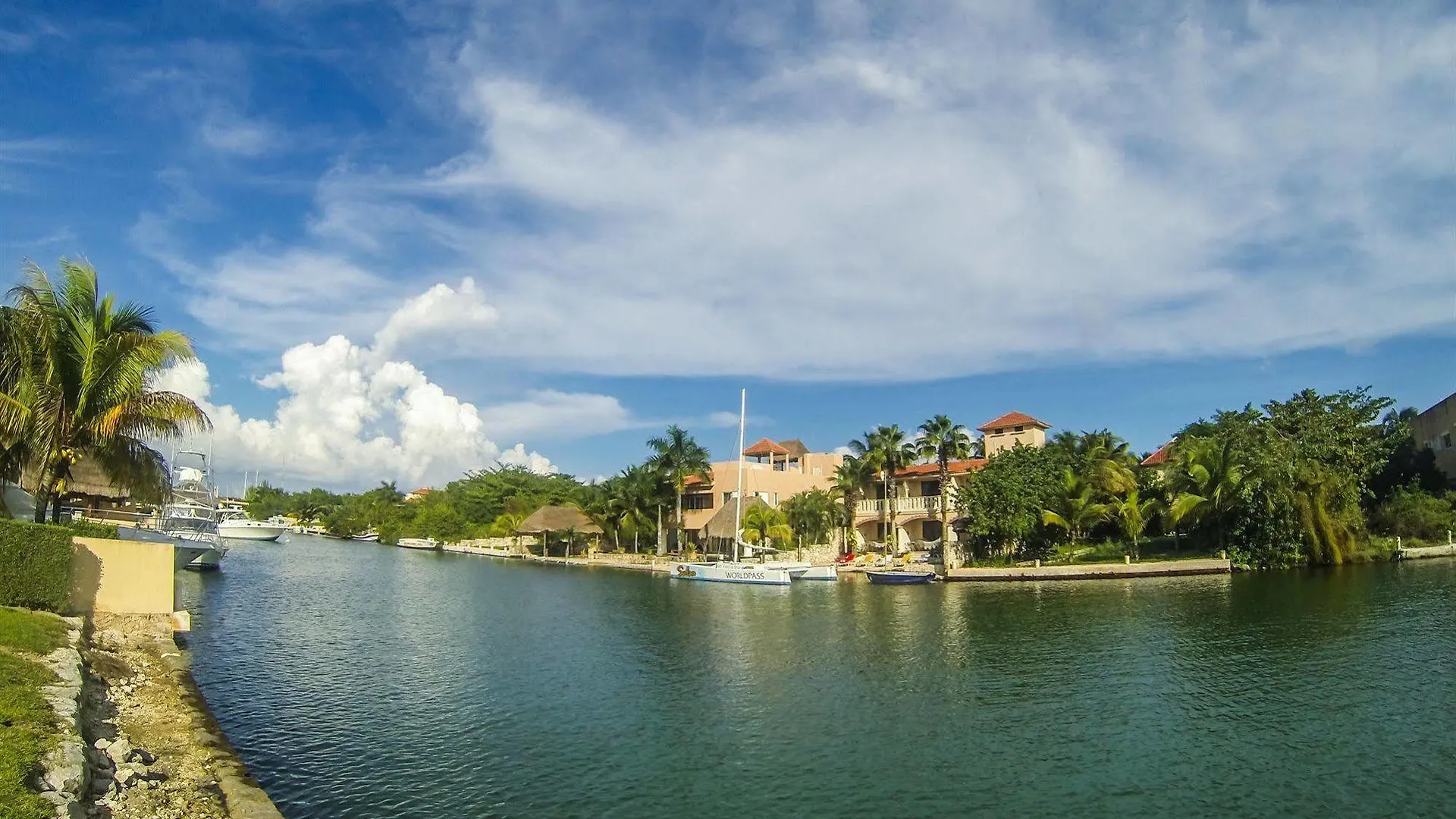 Chez Waffle Hotel Puerto Aventuras